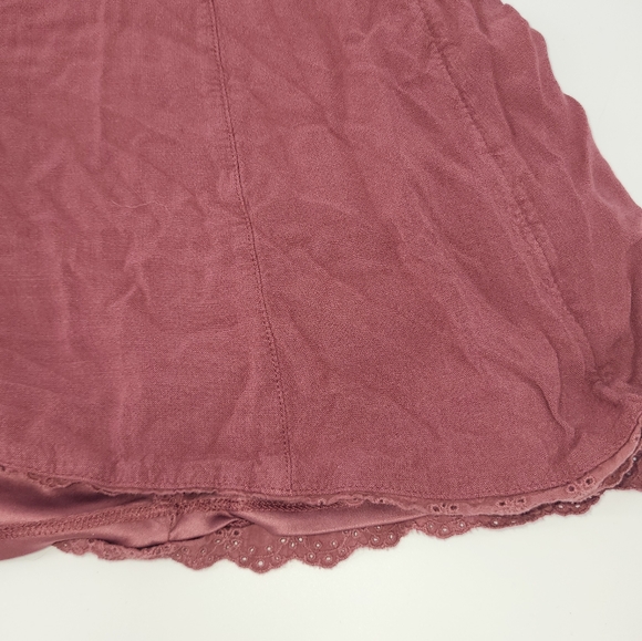 Torrid Lace & Button sleeveless Tank Top - Picture 2 of 9